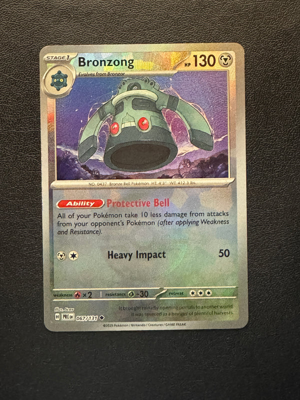 067 Bronzong [Poke Ball] Prismatic Evolutions Uncommon Near Mint